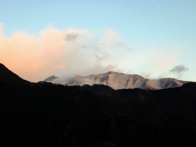 雪化粧した奥津の山