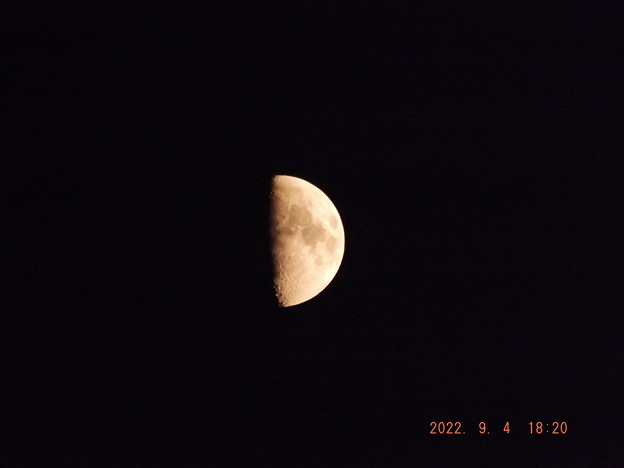 2022/09/04（日）・上弦の月