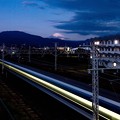 Photos: 夜明け前の通勤列車