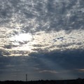 Photos: 厚いウロコ雲の帯と天使の梯子♪