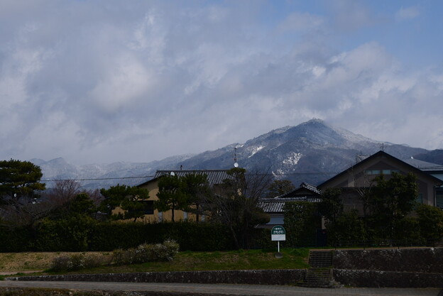 写真: 雪の比叡山系