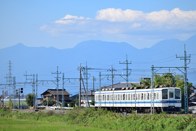 写真: 850型普通電車