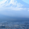 写真: 富士山とE353系特急富士山回遊号