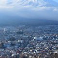 写真: 富士山とE353系特急富士山回遊号