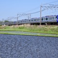 写真: E235系電車