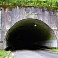 写真: 木曽よりの「新地蔵トンネル」