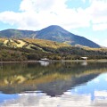 写真: 女神湖に蓼科山を映し出す