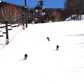 写真: スキー滑走