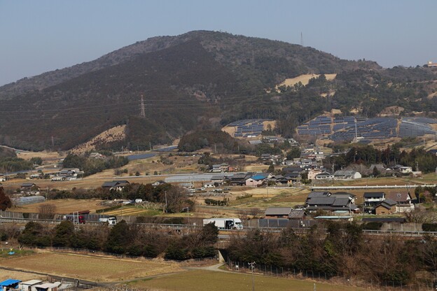 写真: 東名高速と吉祥山
