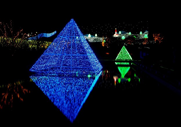 ブルーイルミピラミッド。