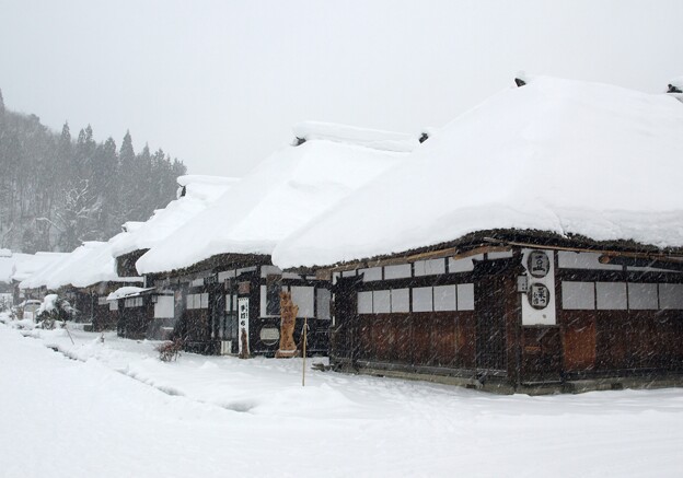 大内宿の雪降り模様。