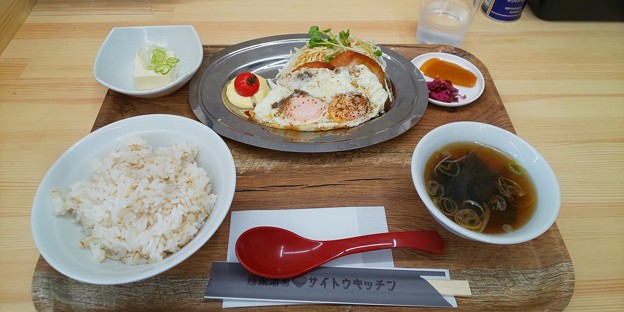 福島市の麺飯酒家 サイトウキッチンさんにてチャーシューエッグ定食をいただく 美味しゅうございました