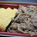 写真: 錦平野「だし巻きとミニ生姜焼き丼弁当」