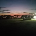 写真: キャンプ場の夕暮れ