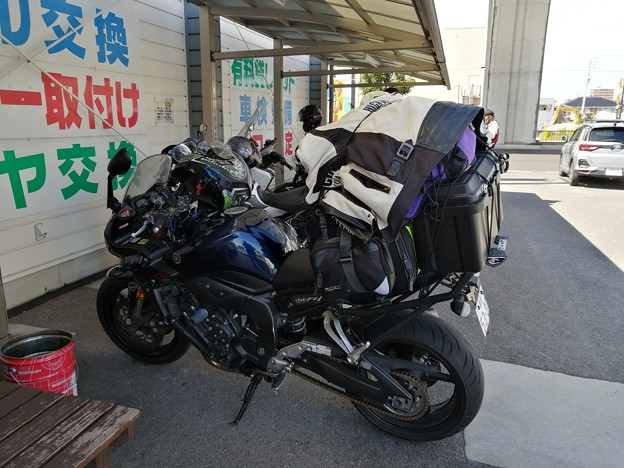 写真: 久しぶりに高松市のバイク用品店イワサキへ