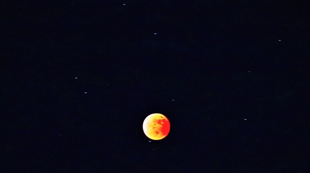 Photos: 赤い月と星