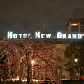 Photos: ホテルニューグランドと枝垂れ桜