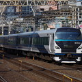 写真: 東海道線を行くE257系2000番代