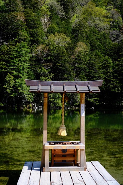 写真: 神が住む池-長野県松本市：上高地・明神池