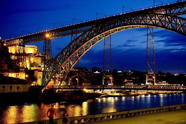 ライトアップされたドン・ルイス一世橋-Porto, Portugal