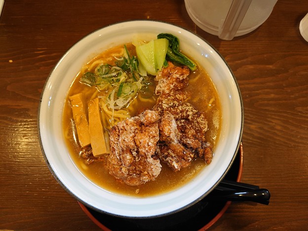 写真: 節系とんこつらぁ麺 おもと『烈油 鶏パーコー麺』