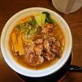写真: 節系とんこつらぁ麺 おもと『烈油 鶏パーコー麺』