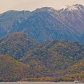写真: 秋の中禅寺湖より日光白根山を望む