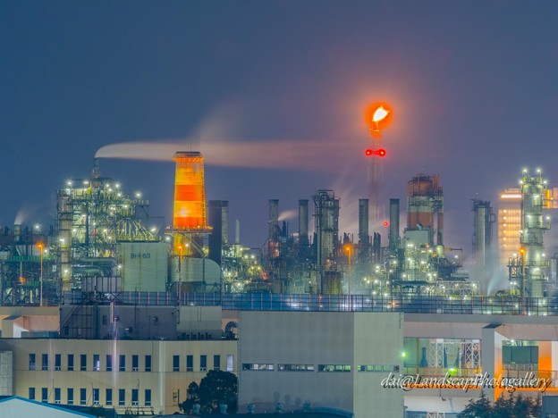 京浜工業地帯 石油精製工場の夜景