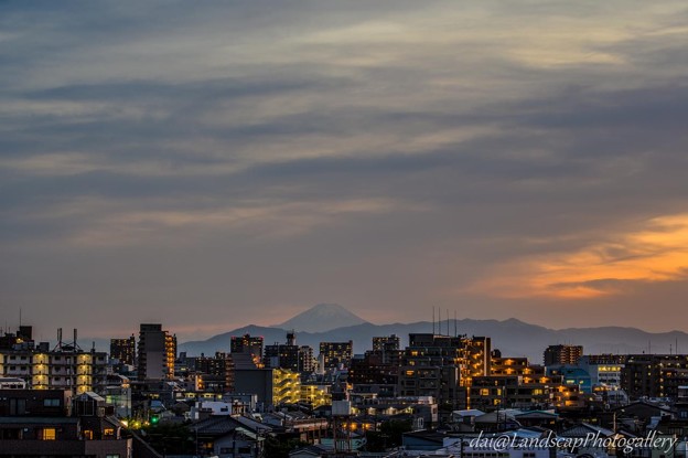 夕暮れの富士山遠望