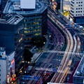 写真: 薄暮の大阪夜景