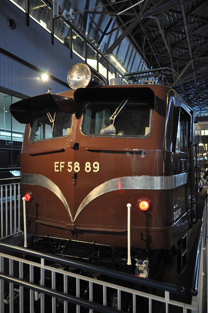 ?　EF58形 電気機関車