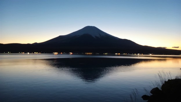 夕暮れ時の富士