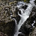 写真: 紀州の岩、滝の拝
