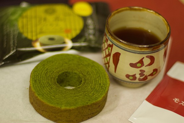 写真: 抹茶のバウムクーヘン