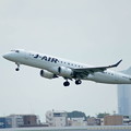 写真: 大空へ ジェイエア Embraer ERJ-190-100
