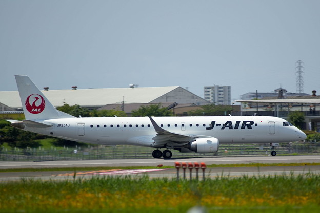 大空へ　ジェイエア Embraer ERJ-190-100