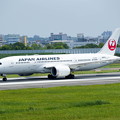 写真: タキシング　日本航空　Boeing 787-8 Dreamliner