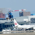 写真: 大阪国際空港