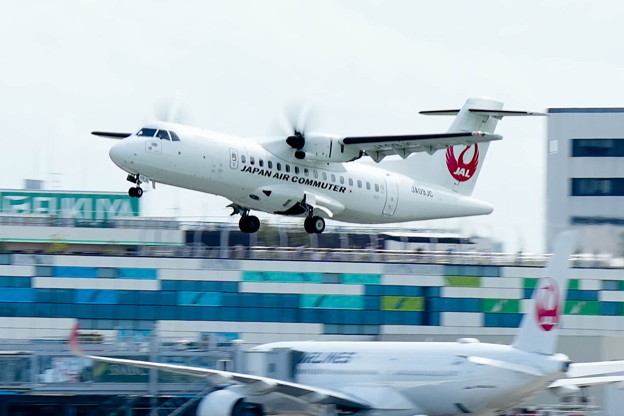 写真: 日本エアコミューター ATR 42-600