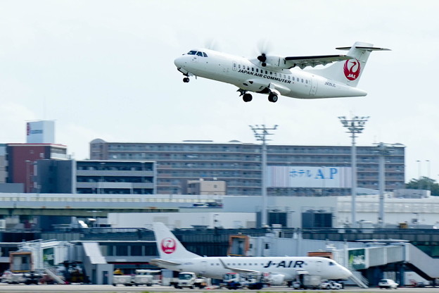 写真: 日本エアコミューター ATR 42-600