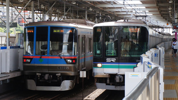 都営 6300形 6322Fと埼玉高速鉄道 2000系 2106F