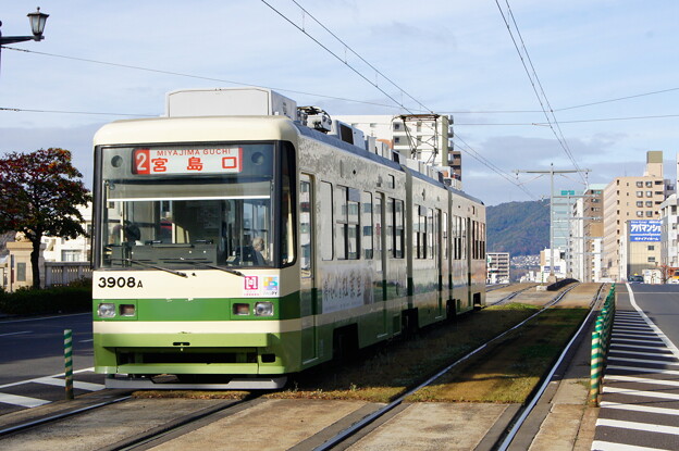 写真: 広島電鉄 3908