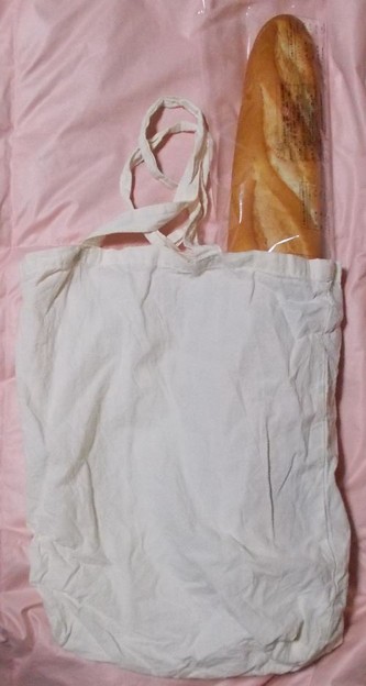 写真: MM令和三年七月手提げ袋と棒状のパン