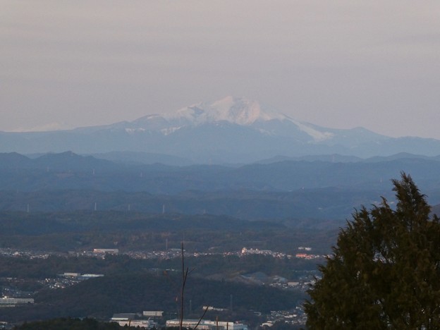 写真: 弥勒山山頂から見た、雪を頂く御嶽山（2021年3月） - 1
