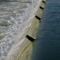 写真: 吉根橋近くの堰を流れる水 - 3
