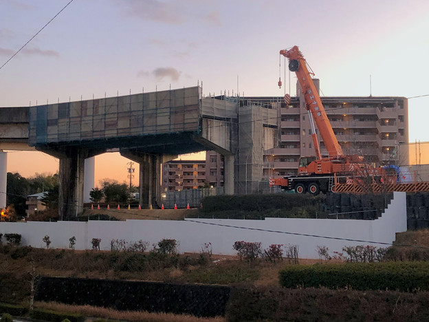 写真: 解体工事中の旧・桃花台線桃花台東駅近くの高架（2022年1月14日）- 4