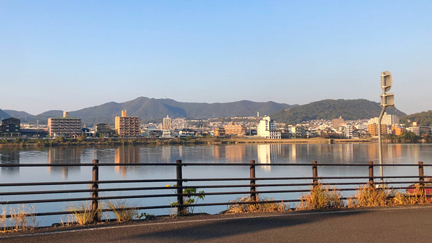 写真: 木曽川から見た各務原市の山並み - 2