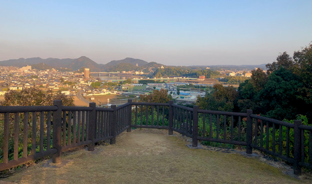 写真: 名勝木曽川展望台 - 6：展望台から見た景色（犬山城方面）