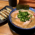 写真: 鶴亀堂 味噌ラーメンと餃子