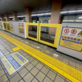 名古屋市営地下鉄名港線・港区役所駅の女性専用車両乗り口 - 2